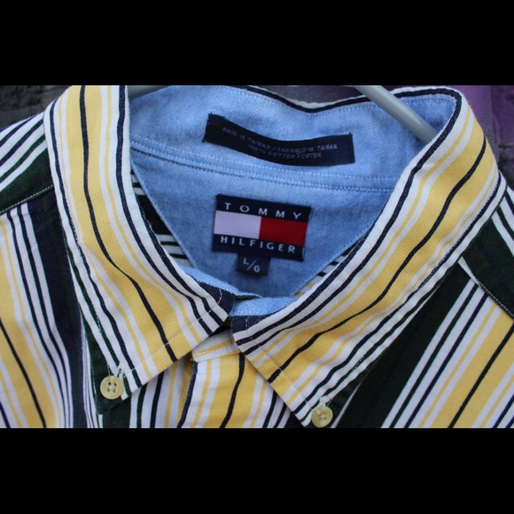 90’s era Tommy Hilfiger button down - Picture 2 of 8